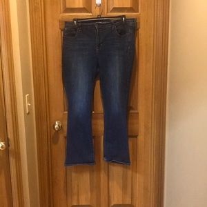 Old Navy Curvy/Profile Mid-Rise Bootleg Jeans